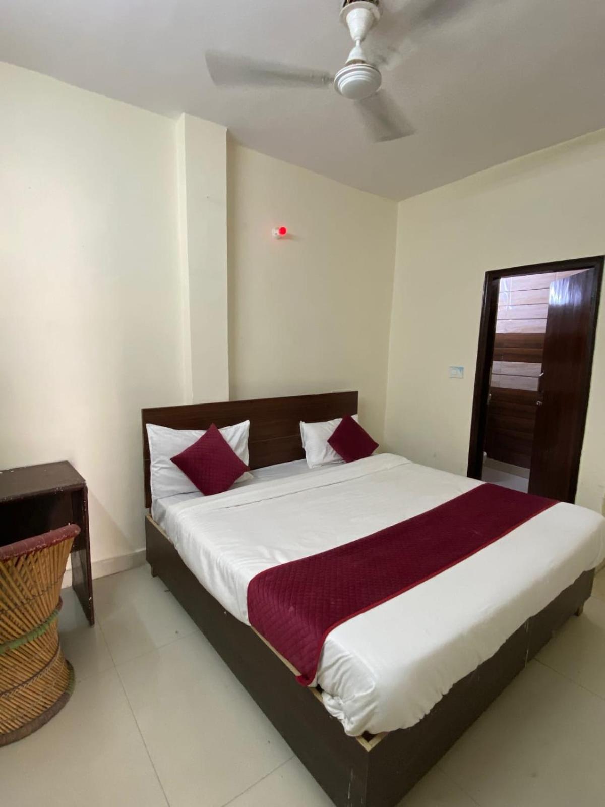 Hotel Pragya Palace